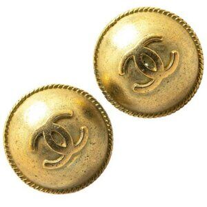 CHANEL CC Logos Round Clip-On Earrings Gold Tone 95P Auth #4687
